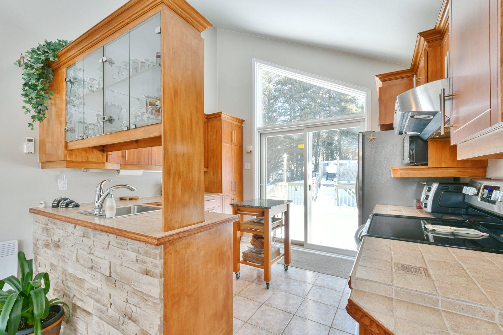 









741


Rue Marcel

,
Sainte-Adèle,




QC
J8B1L7

