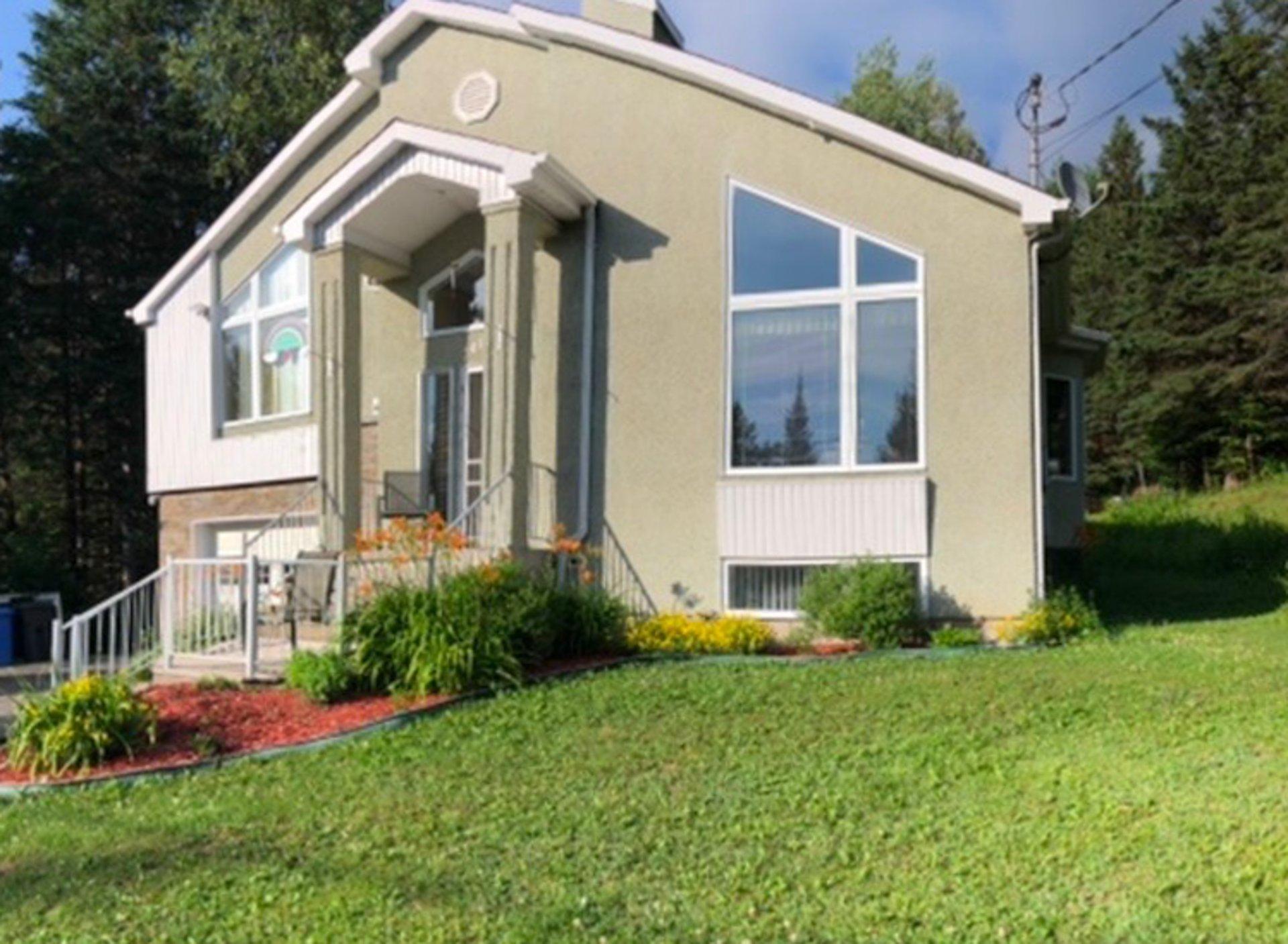 









741


Rue Marcel

,
Sainte-Adèle,




QC
J8B1L7

