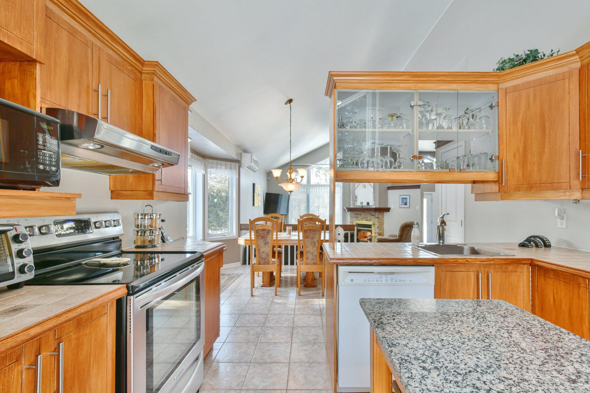 









741


Rue Marcel

,
Sainte-Adèle,




QC
J8B1L7

