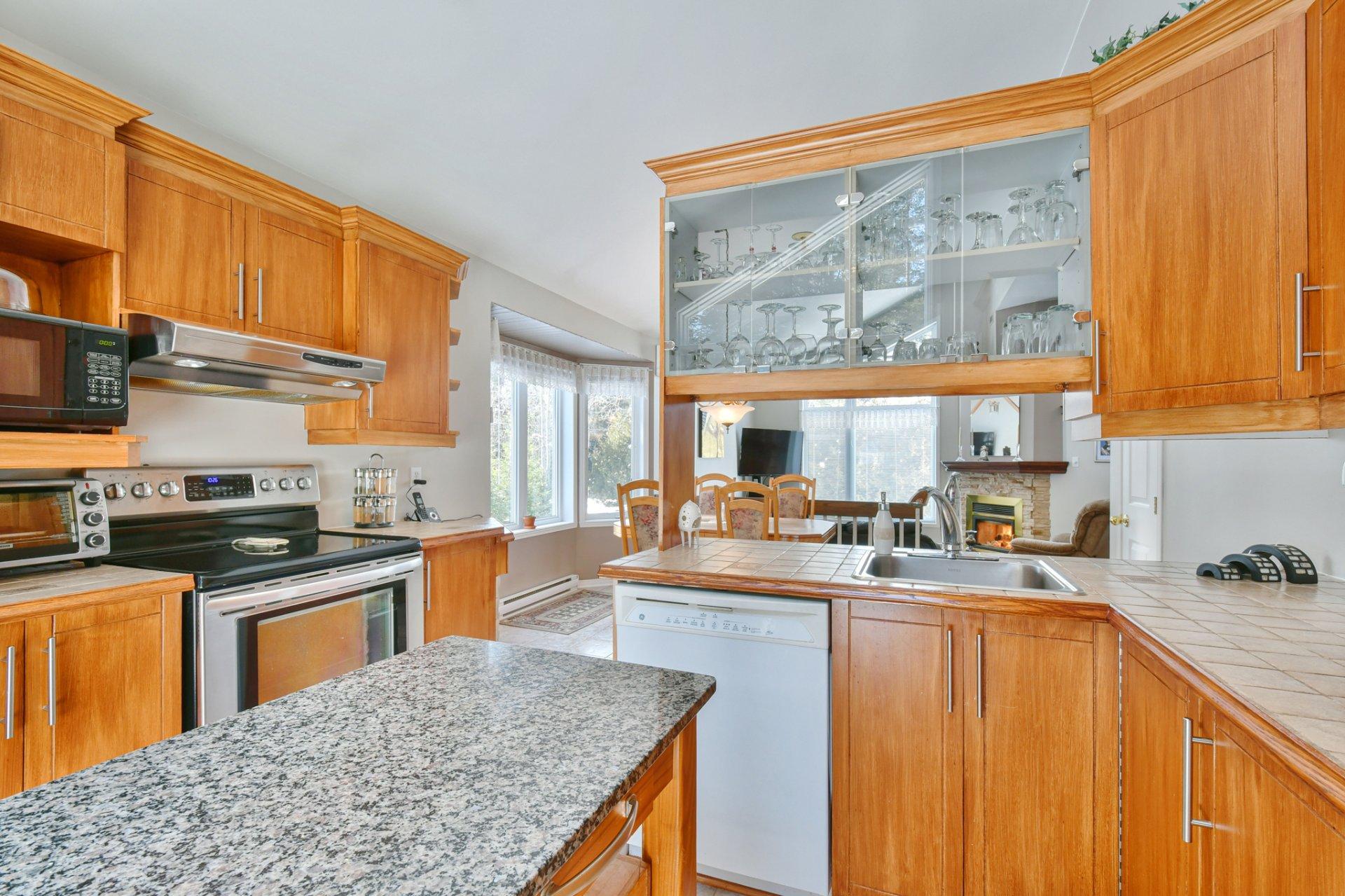 









741


Rue Marcel

,
Sainte-Adèle,




QC
J8B1L7


