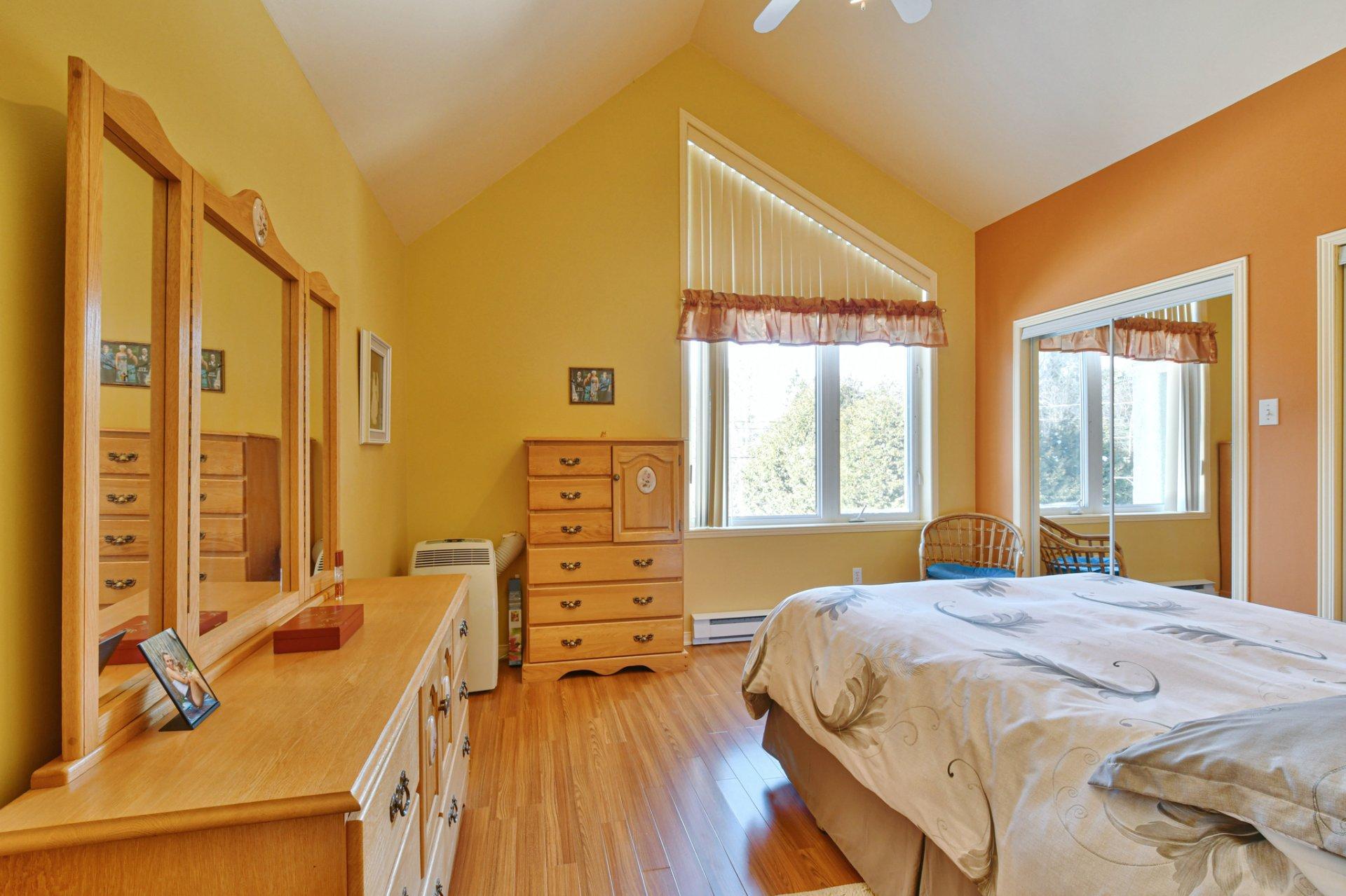 









741


Rue Marcel

,
Sainte-Adèle,




QC
J8B1L7

