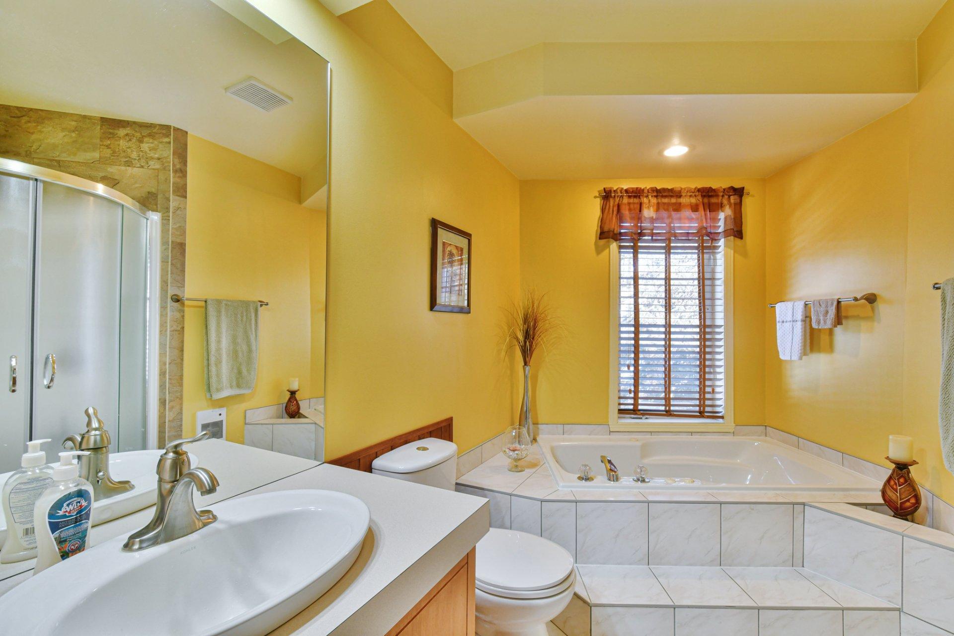 









741


Rue Marcel

,
Sainte-Adèle,




QC
J8B1L7


