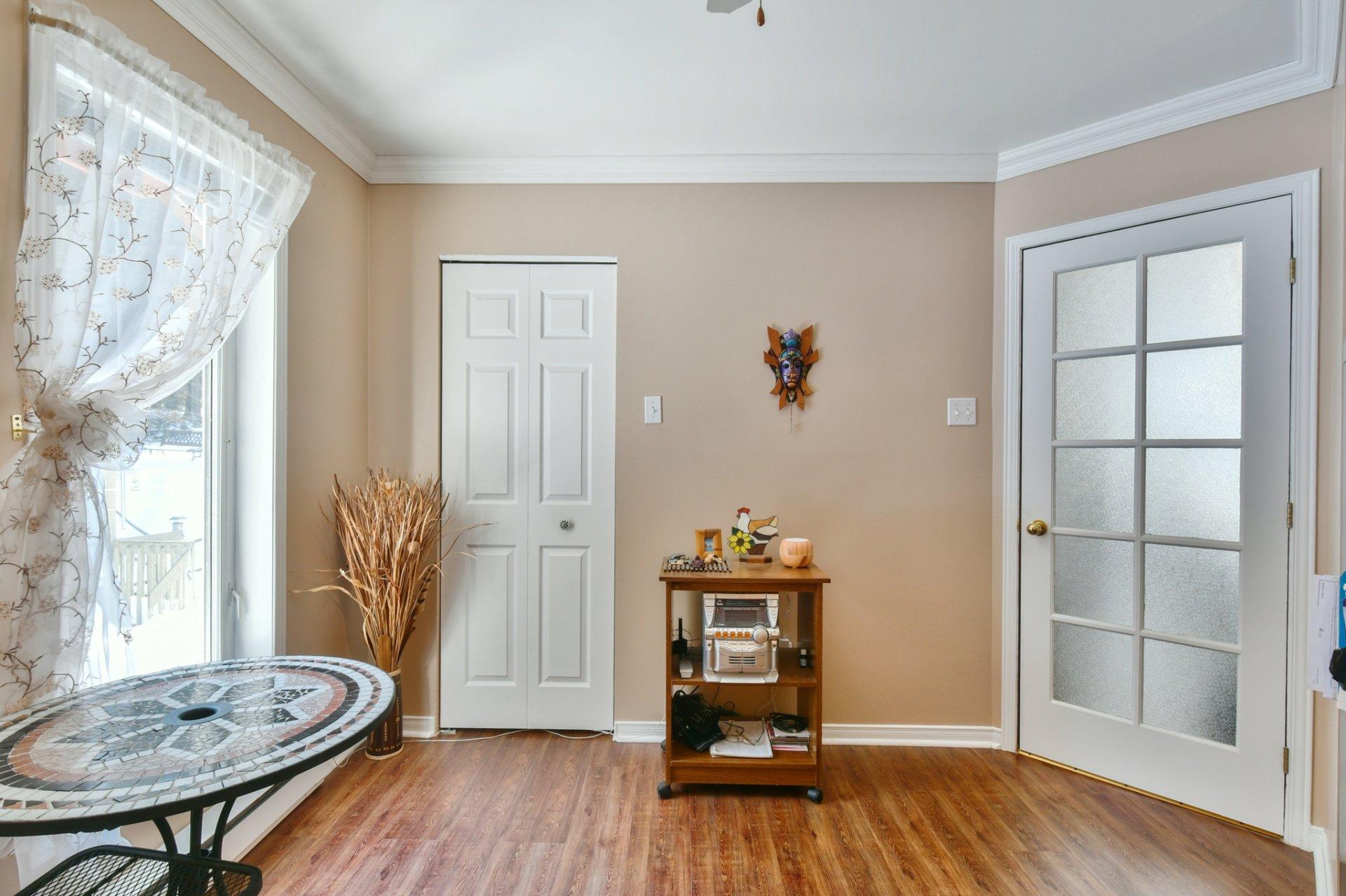 









741


Rue Marcel

,
Sainte-Adèle,




QC
J8B1L7

