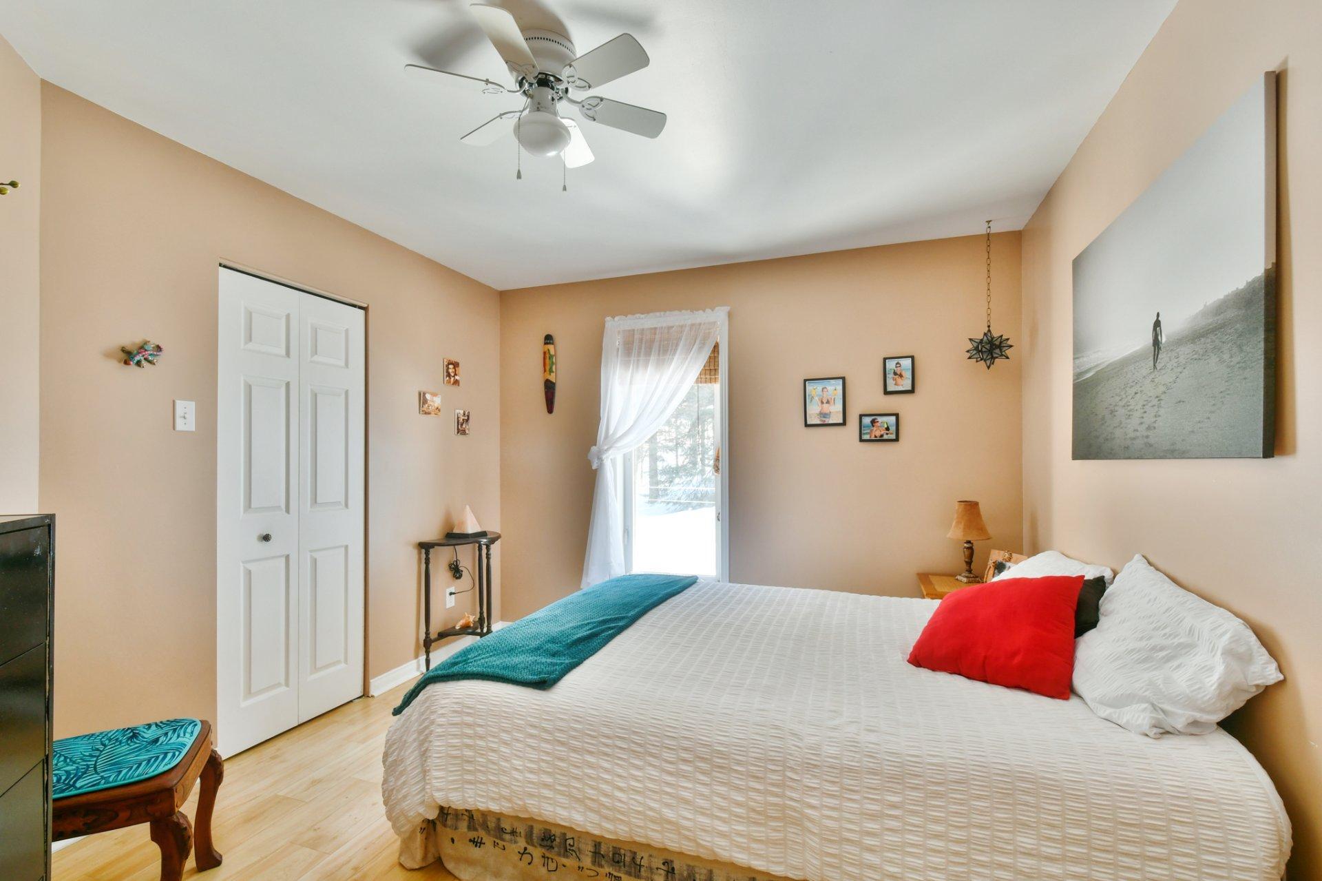









741


Rue Marcel

,
Sainte-Adèle,




QC
J8B1L7

