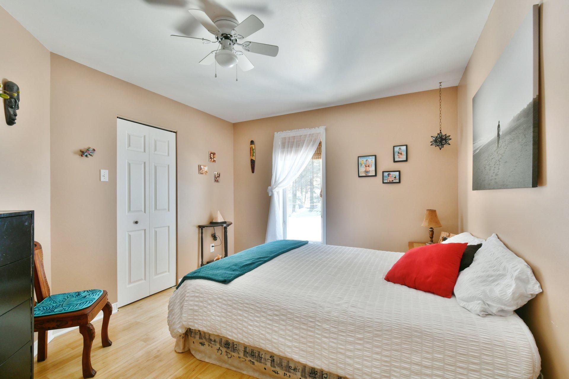 









741


Rue Marcel

,
Sainte-Adèle,




QC
J8B1L7


