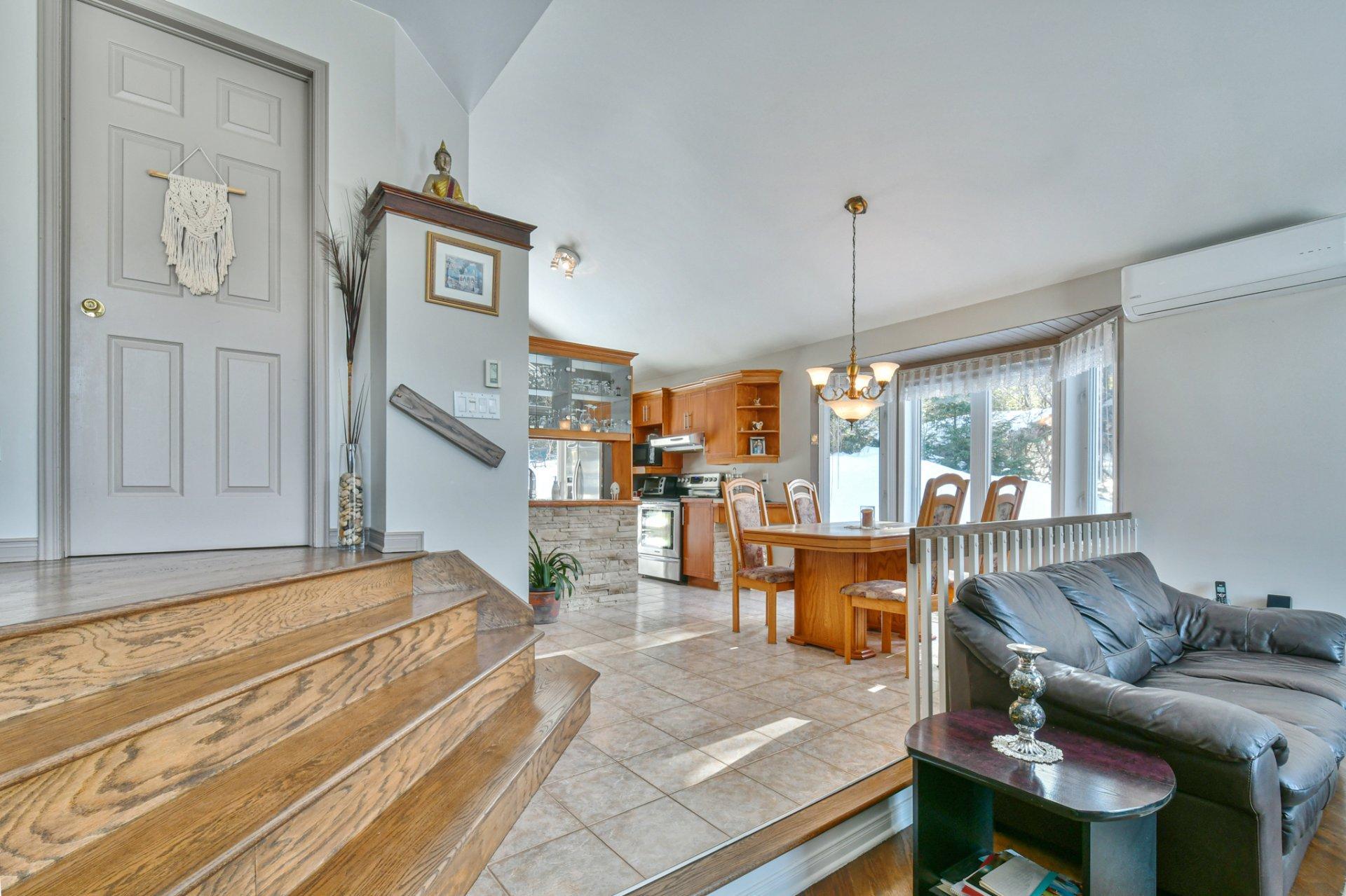 









741


Rue Marcel

,
Sainte-Adèle,




QC
J8B1L7

