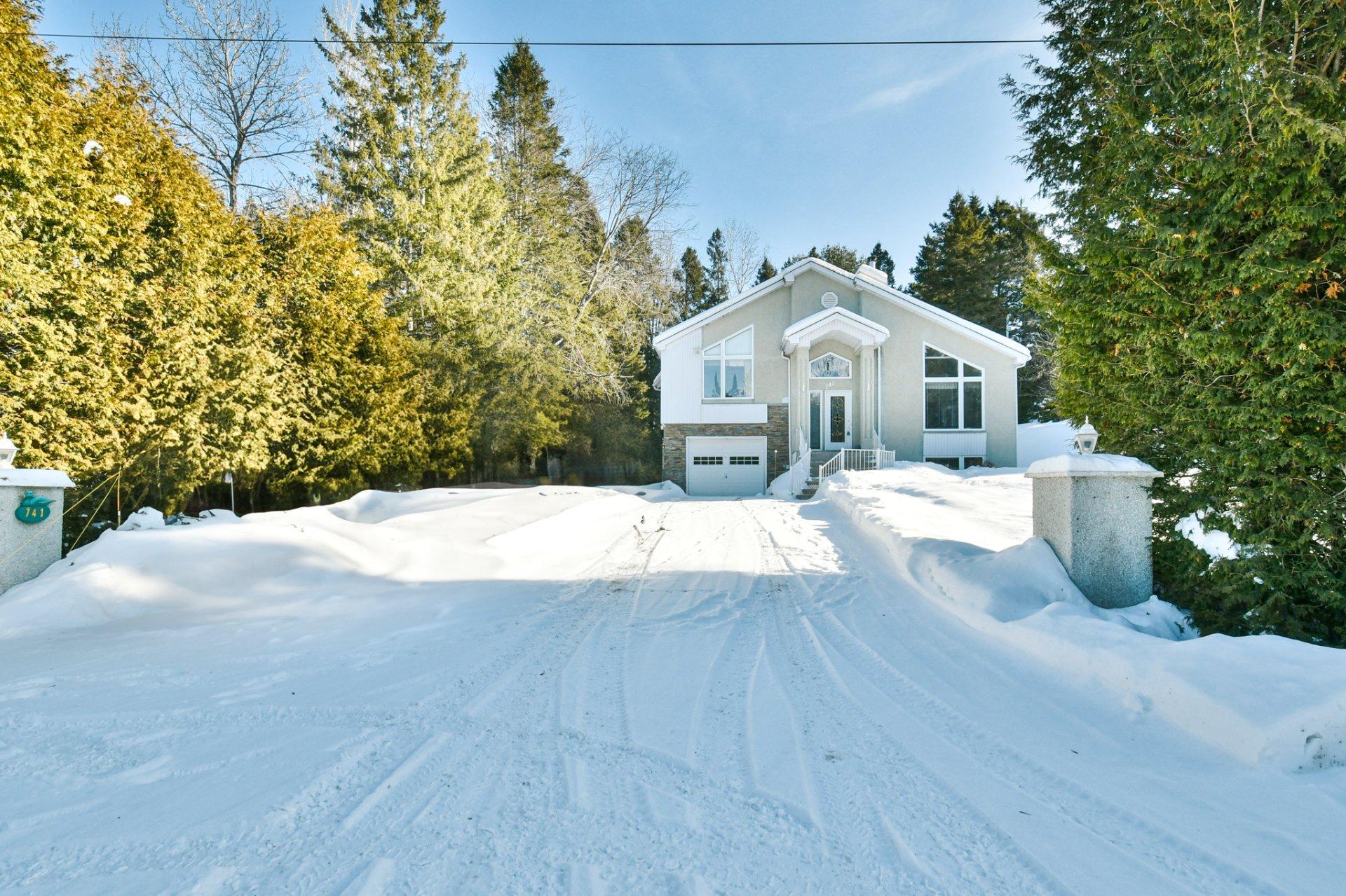 









741


Rue Marcel

,
Sainte-Adèle,




QC
J8B1L7

