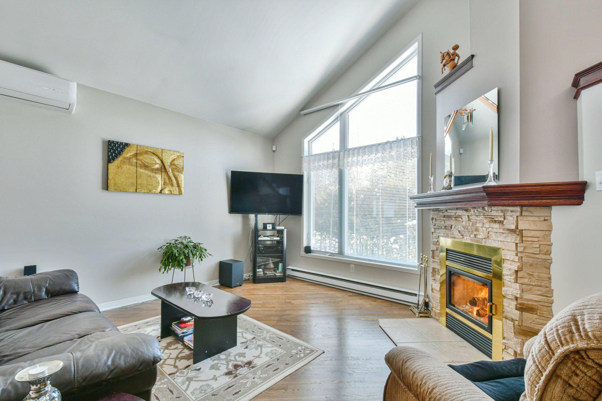 









741


Rue Marcel

,
Sainte-Adèle,




QC
J8B1L7

