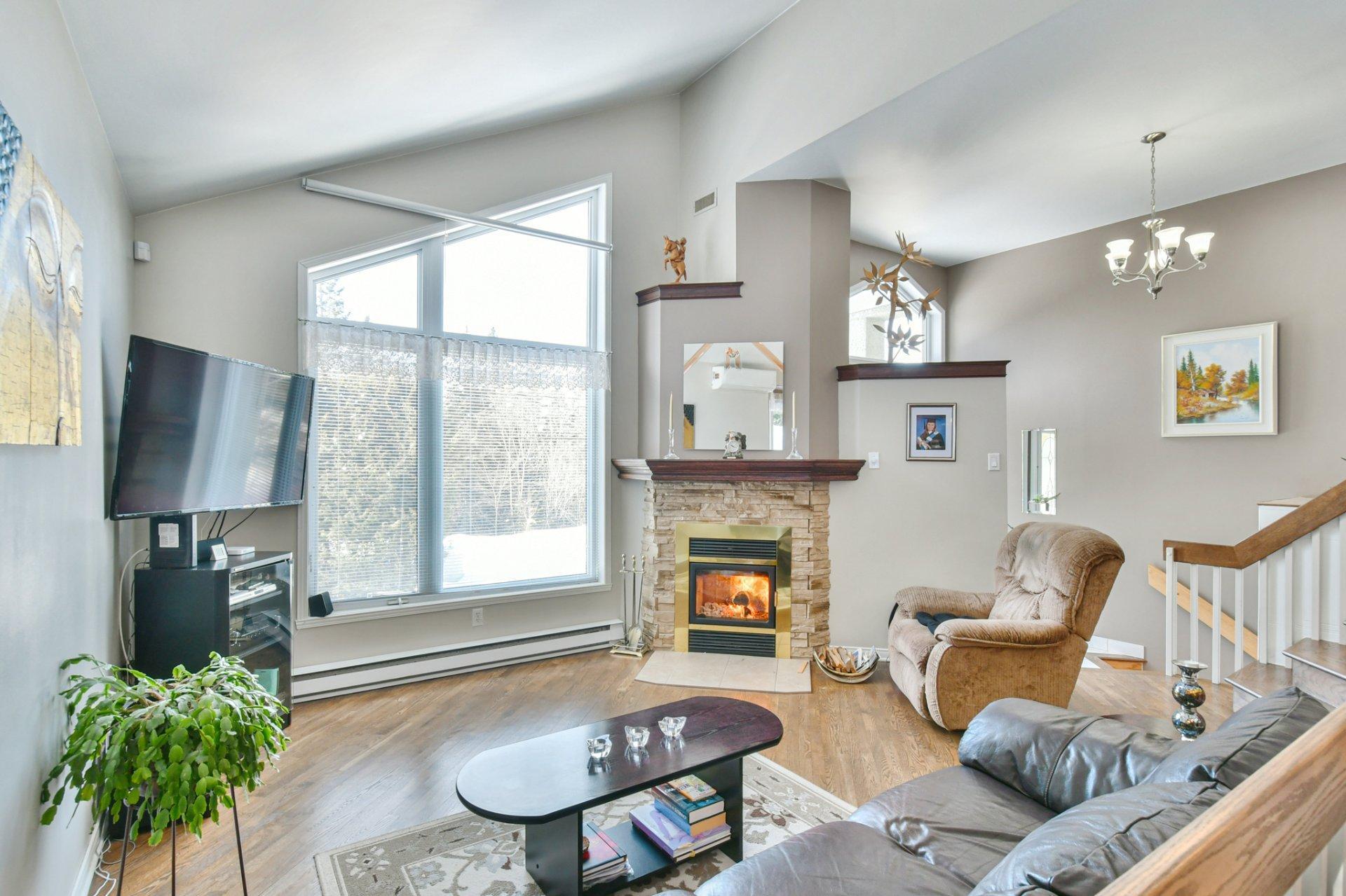 









741


Rue Marcel

,
Sainte-Adèle,




QC
J8B1L7

