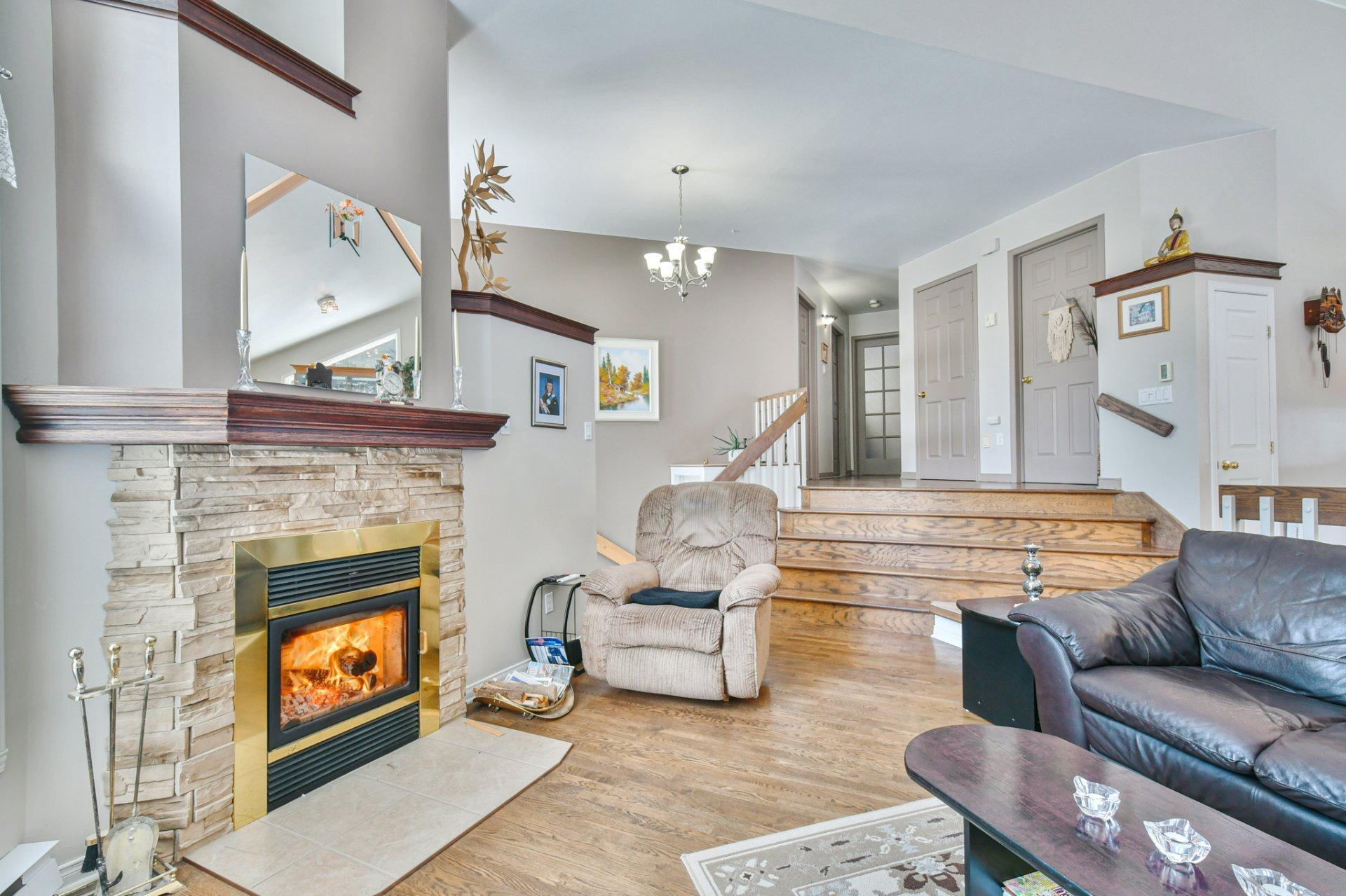 









741


Rue Marcel

,
Sainte-Adèle,




QC
J8B1L7

