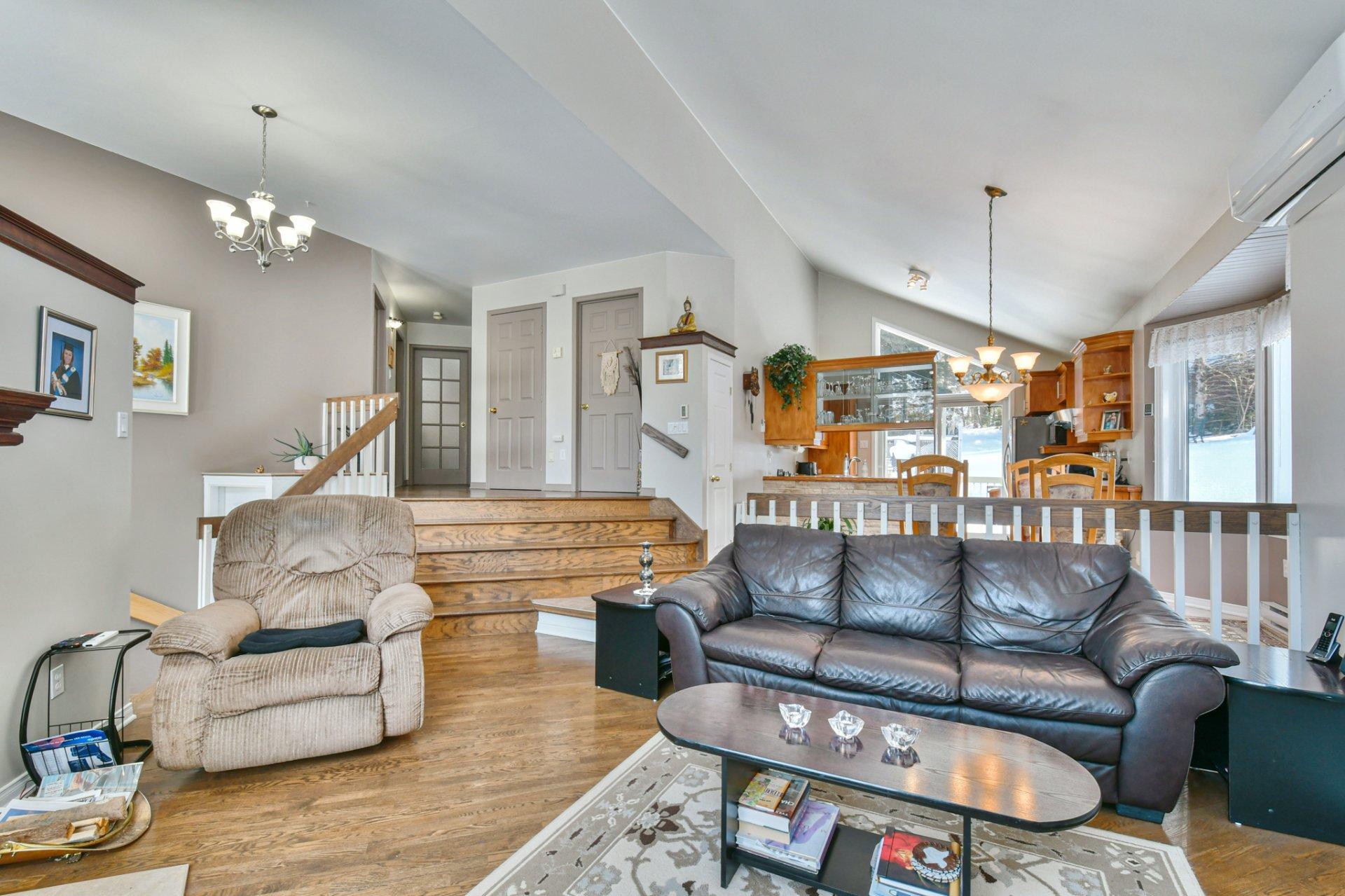 









741


Rue Marcel

,
Sainte-Adèle,




QC
J8B1L7

