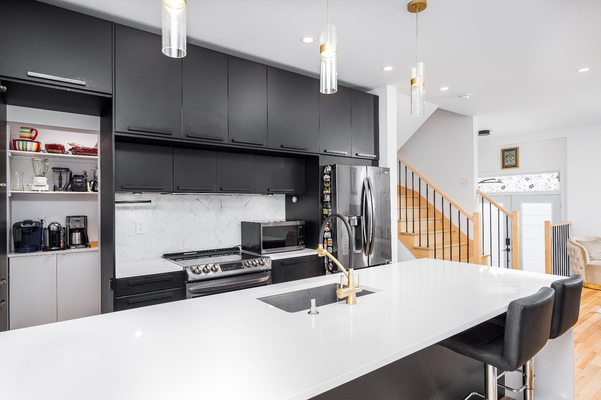 









5300


Boul. Westley

,
Longueuil (Saint-Hubert),




QC
J3Y2T7

