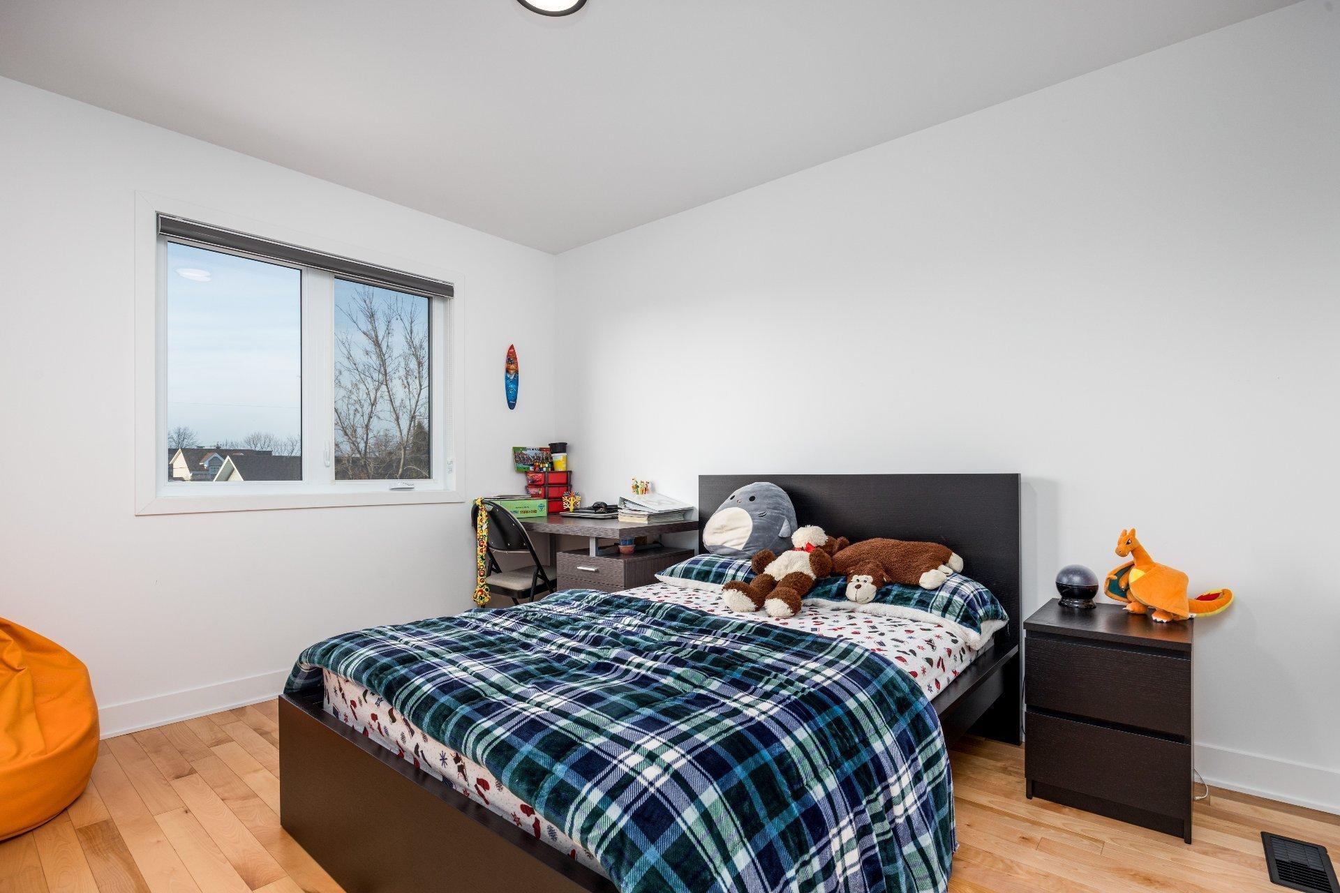 









5300


Boul. Westley

,
Longueuil (Saint-Hubert),




QC
J3Y2T7

