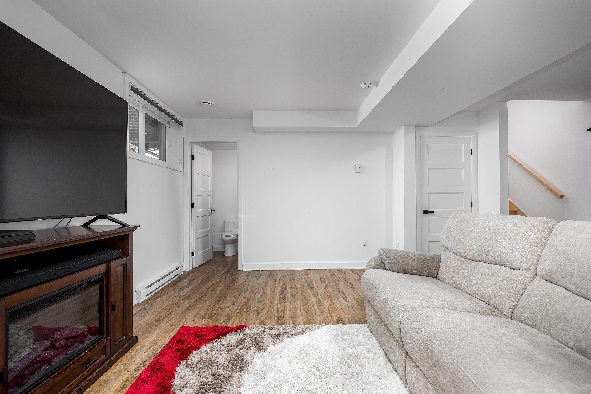 









5300


Boul. Westley

,
Longueuil (Saint-Hubert),




QC
J3Y2T7

