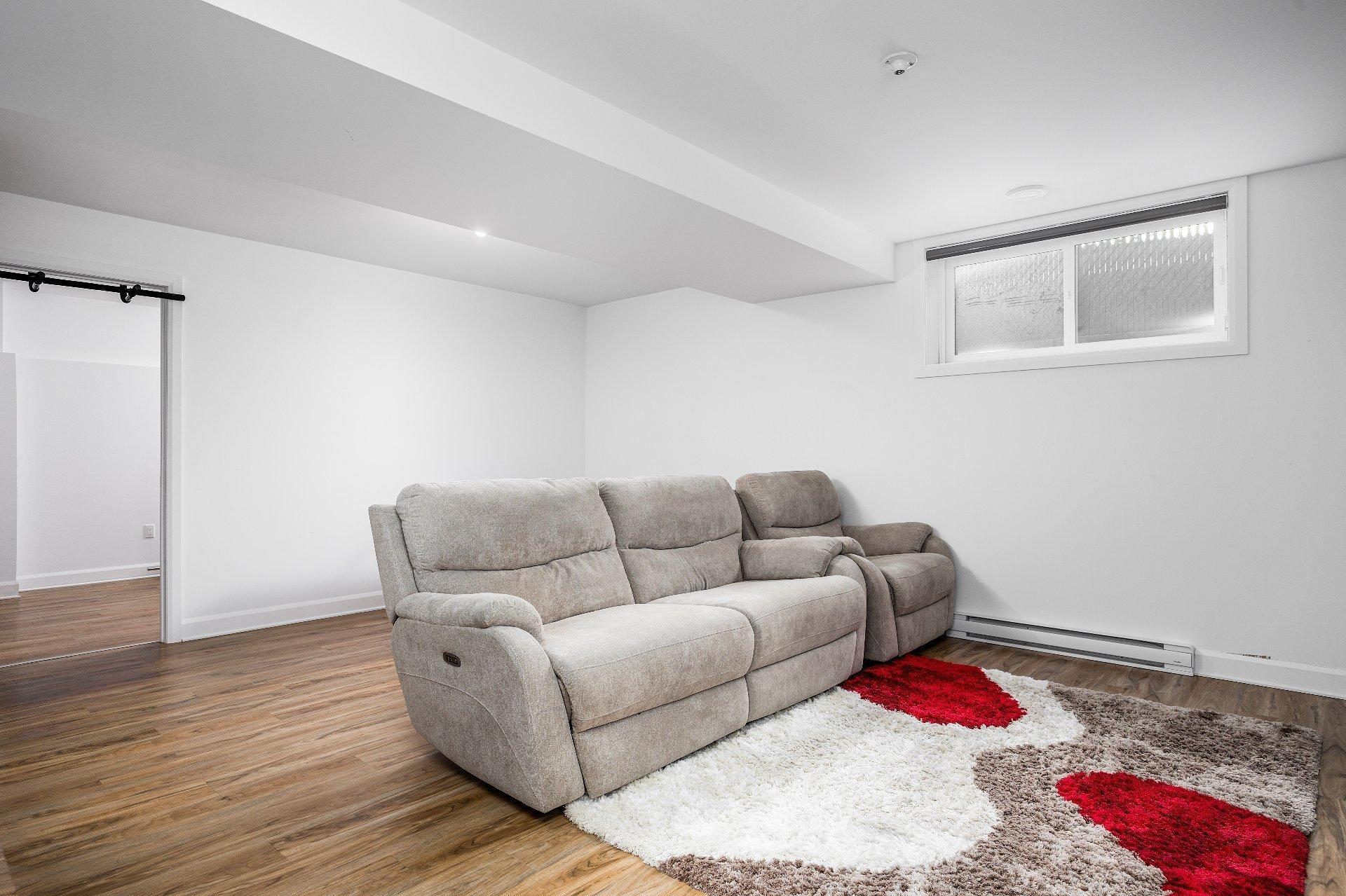 









5300


Boul. Westley

,
Longueuil (Saint-Hubert),




QC
J3Y2T7

