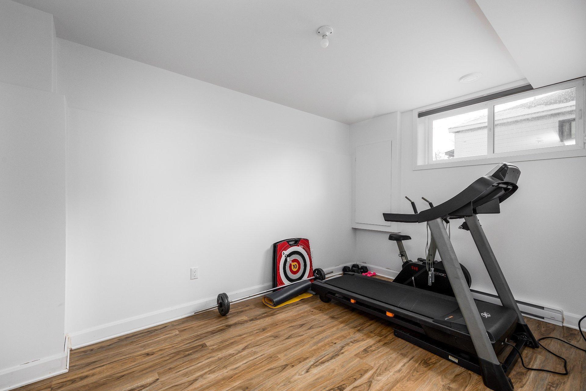 









5300


Boul. Westley

,
Longueuil (Saint-Hubert),




QC
J3Y2T7

