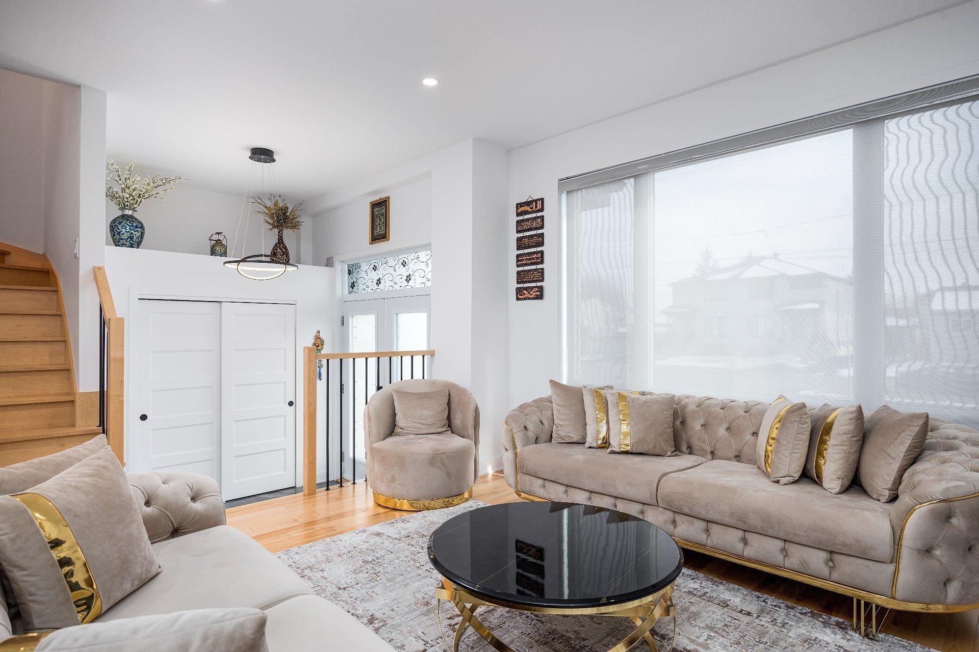 









5300


Boul. Westley

,
Longueuil (Saint-Hubert),




QC
J3Y2T7

