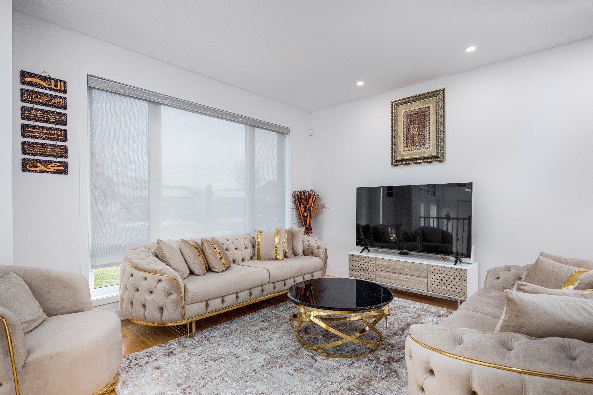 









5300


Boul. Westley

,
Longueuil (Saint-Hubert),




QC
J3Y2T7

