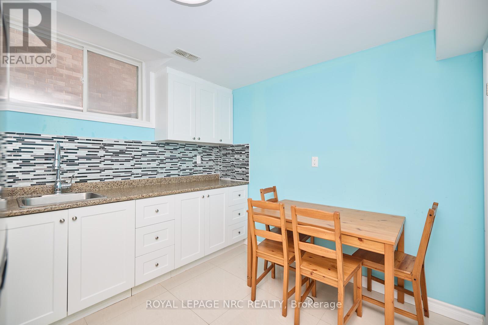 












6 ELDERBERRY ROAD

,
Thorold (Confederation Heights),




Ontario
L2V5G6

