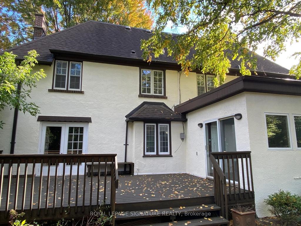 









16


Elderwood

Drive,
Toronto,




ON
M5P 1W5

