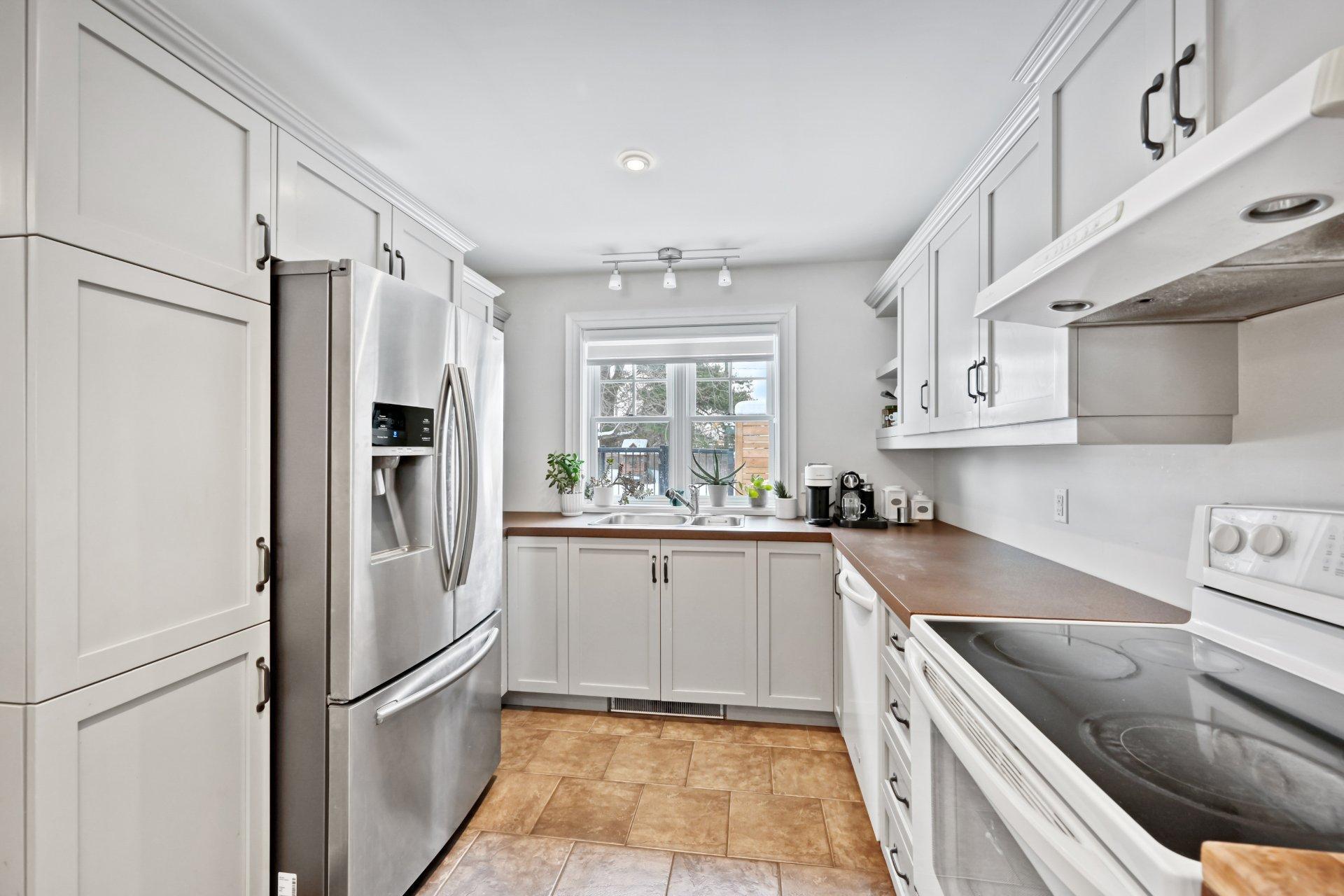 









261


1re Avenue

,
Saint-Jean-sur-Richelieu,




QC
J2X2E1

