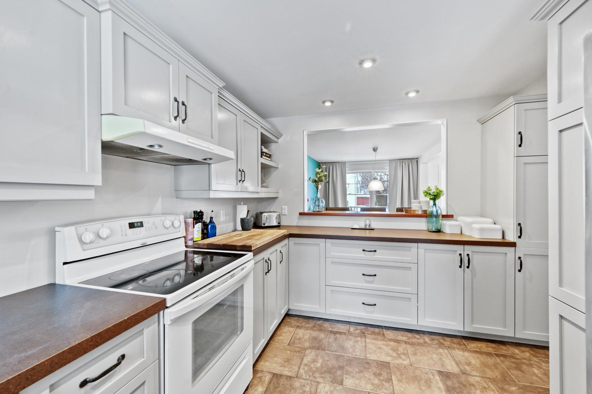 









261


1re Avenue

,
Saint-Jean-sur-Richelieu,




QC
J2X2E1

