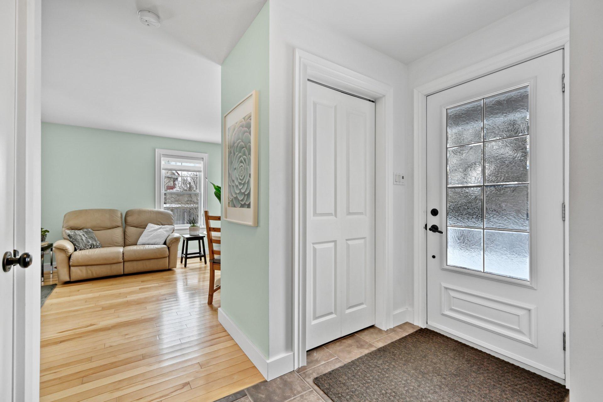 









261


1re Avenue

,
Saint-Jean-sur-Richelieu,




QC
J2X2E1


