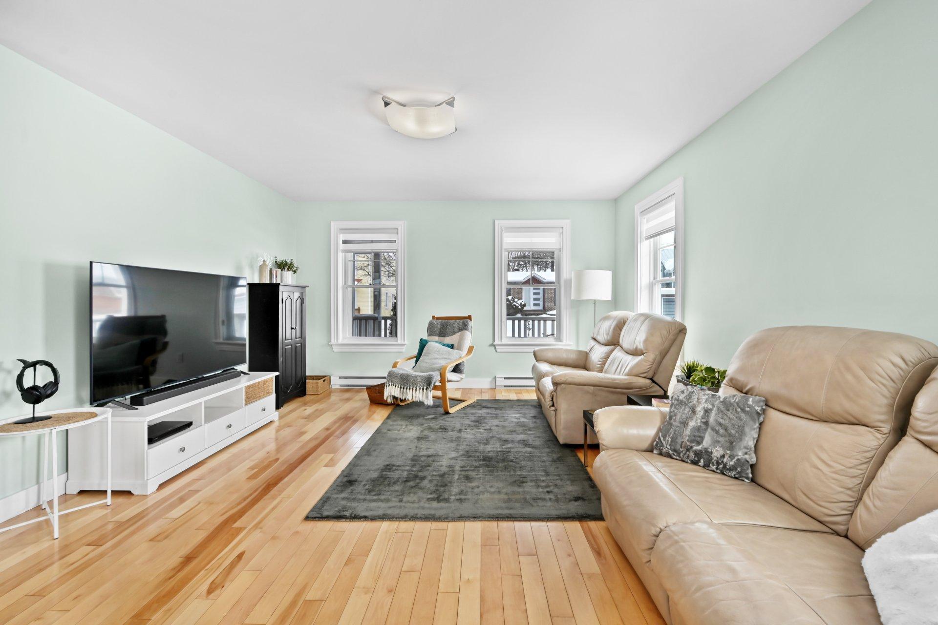 









261


1re Avenue

,
Saint-Jean-sur-Richelieu,




QC
J2X2E1

