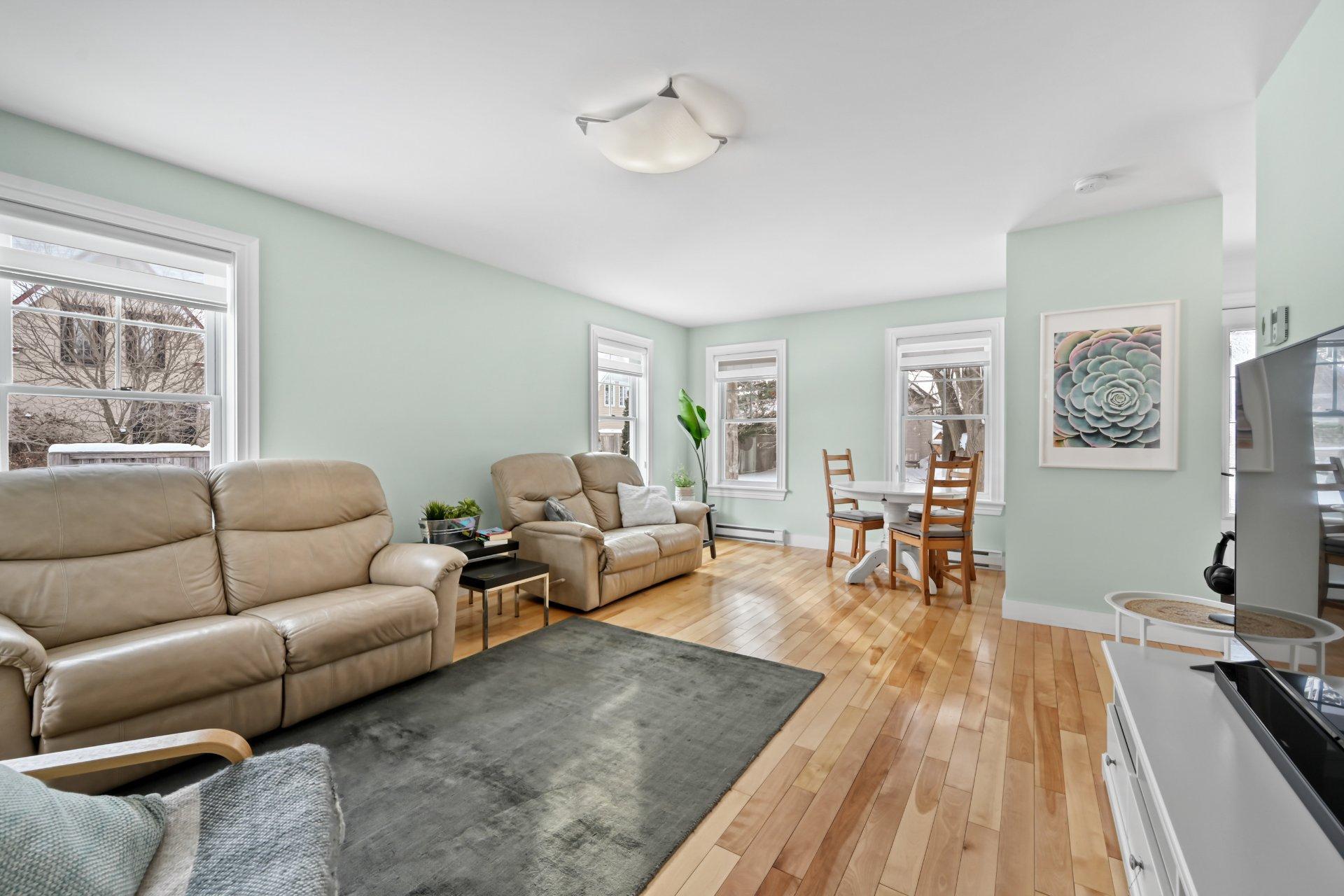 









261


1re Avenue

,
Saint-Jean-sur-Richelieu,




QC
J2X2E1

