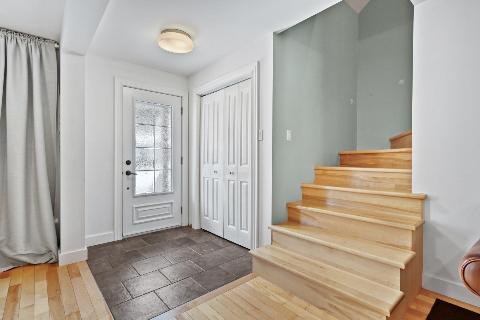 









261


1re Avenue

,
Saint-Jean-sur-Richelieu,




QC
J2X2E1

