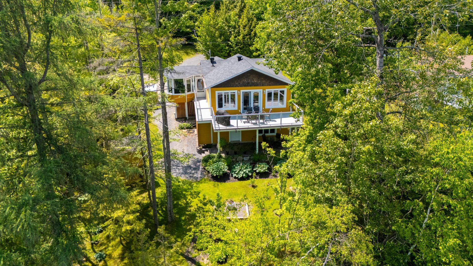 









455


Rue de la Brème

,
Saint-Denis-de-Brompton,




QC
J0B2P0

