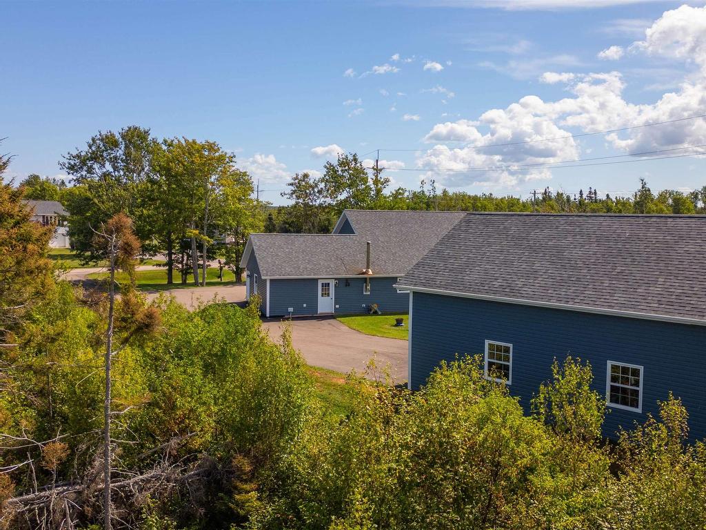 












9 Lakeside Road

,
Morell,




PE
C0A 1S0

