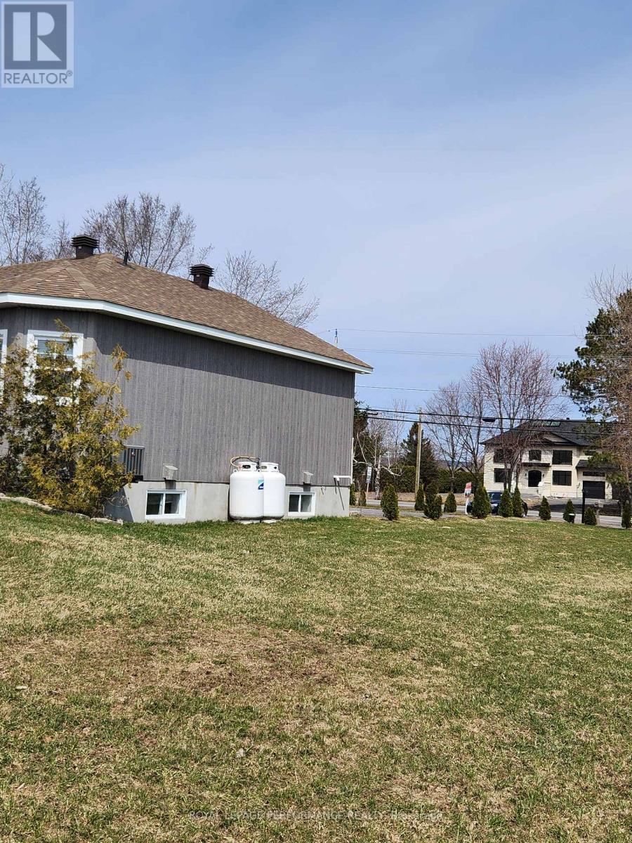 












3726 FRONT ROAD

,
Champlain,




Ontario
K6A2T4


