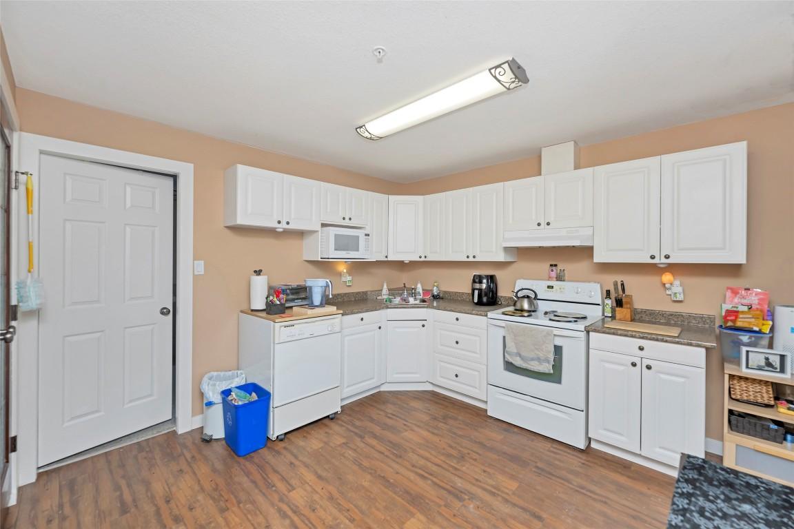









16864


Gatzke

Road,
Oyama,




BC
V4V 2J1

