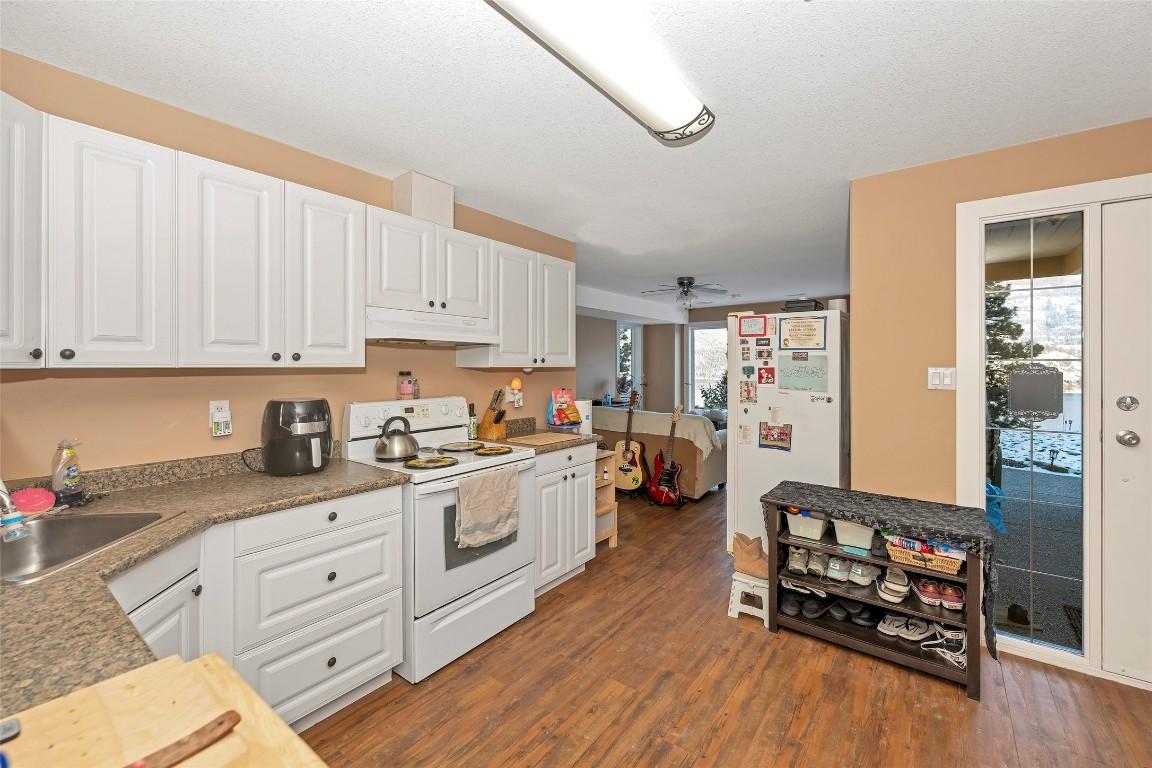 









16864


Gatzke

Road,
Oyama,




BC
V4V 2J1


