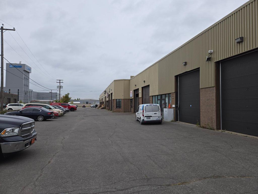 









872


Rue Berlier

,
Laval (Chomedey),




QC
H7L4K5

