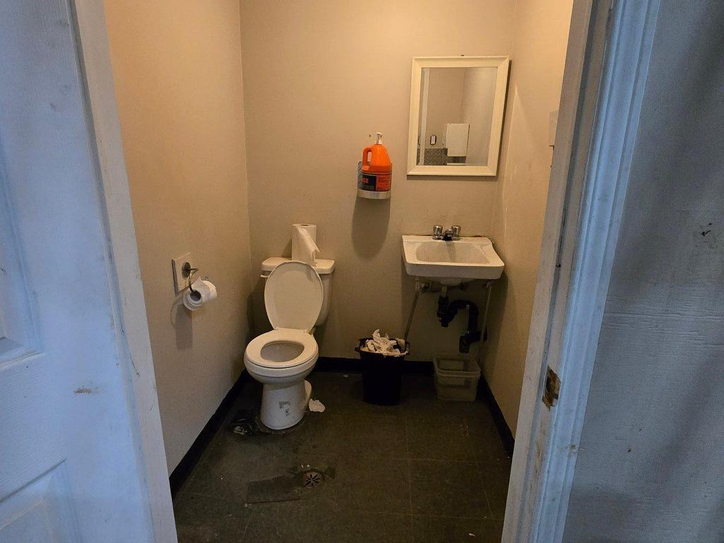 









872


Rue Berlier

,
Laval (Chomedey),




QC
H7L4K5

