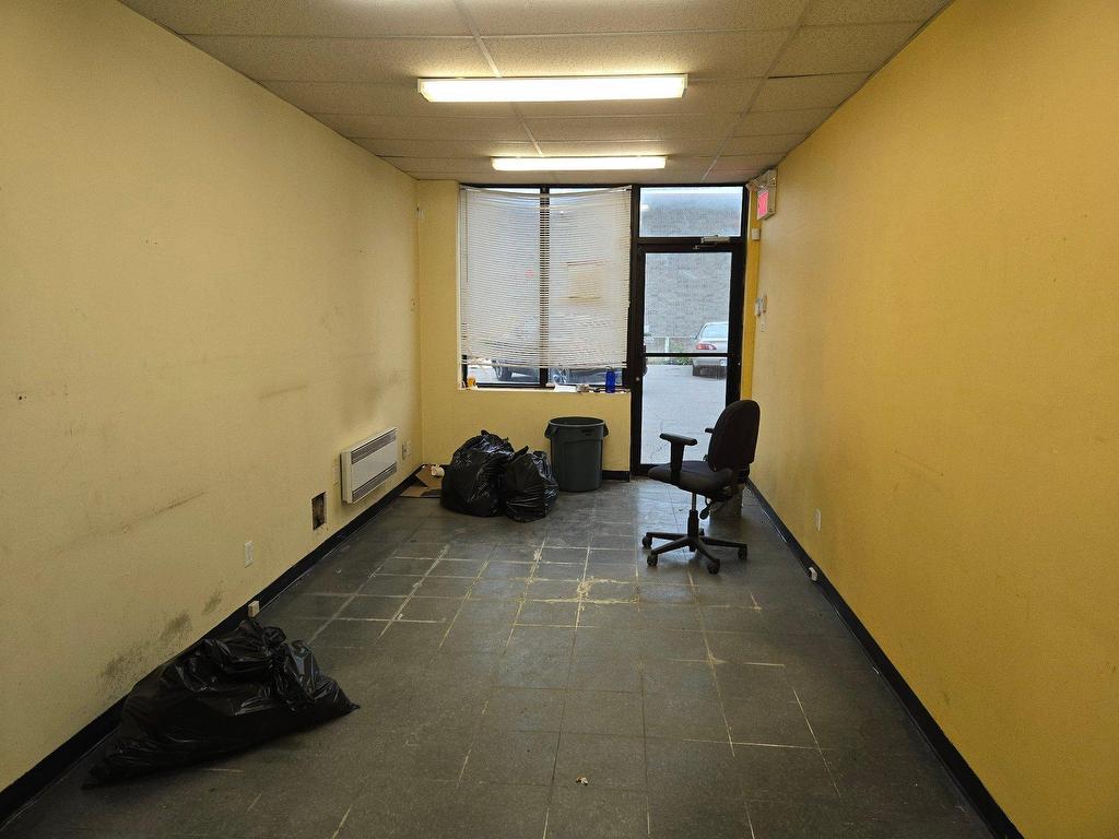 









872


Rue Berlier

,
Laval (Chomedey),




QC
H7L4K5

