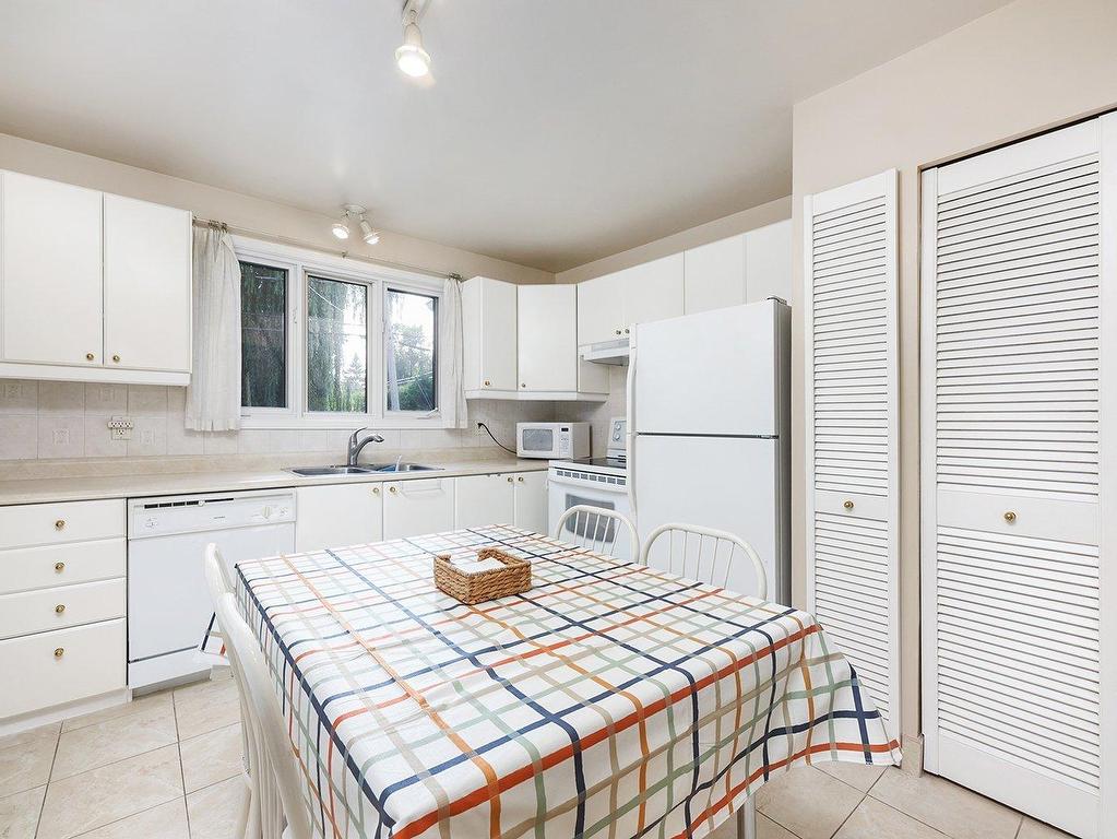 









4461


Rue Wagner

,
Montréal (Pierrefonds-Roxboro),




QC
H9A2W2

