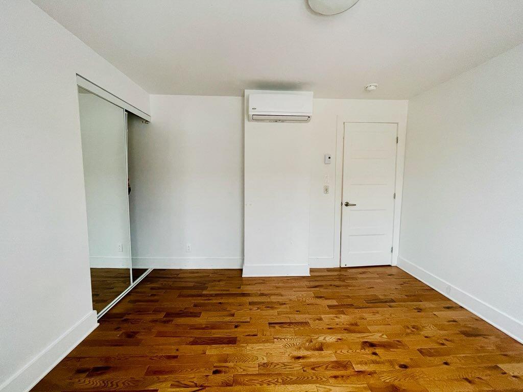 









4027


Rue Jean-Talon E.

,
Montréal (Villeray/Saint-Michel/Parc-Extension),




QC
H2A1Y9

