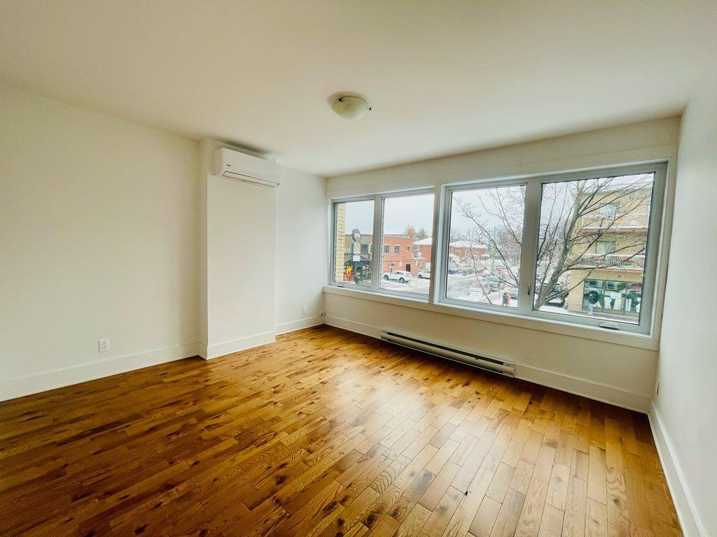 









4027


Rue Jean-Talon E.

,
Montréal (Villeray/Saint-Michel/Parc-Extension),




QC
H2A1Y9

