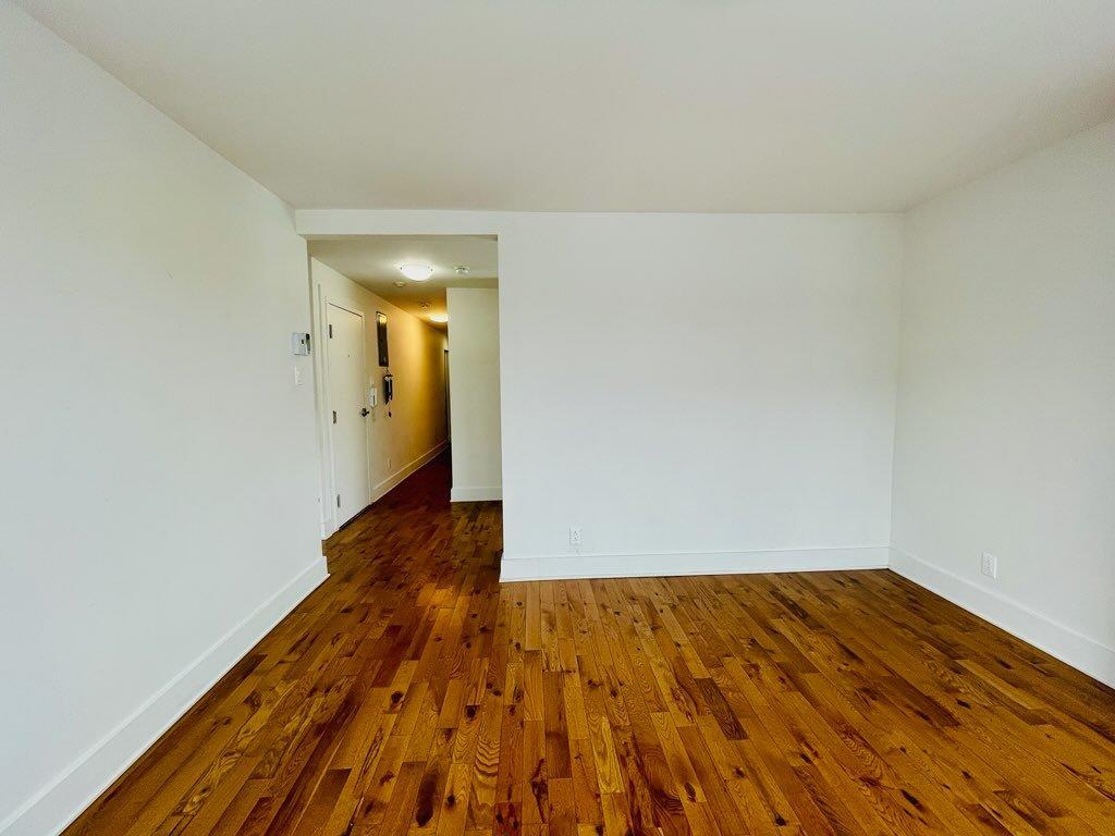 









4027


Rue Jean-Talon E.

,
Montréal (Villeray/Saint-Michel/Parc-Extension),




QC
H2A1Y9

