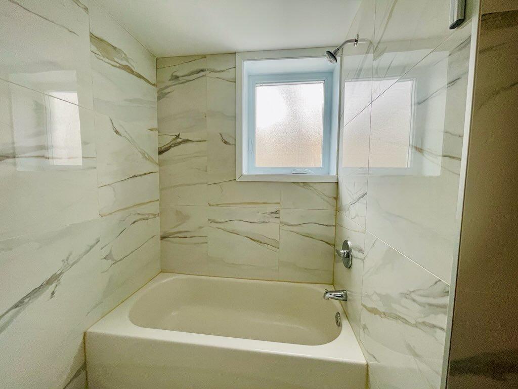 









4027


Rue Jean-Talon E.

,
Montréal (Villeray/Saint-Michel/Parc-Extension),




QC
H2A1Y9

