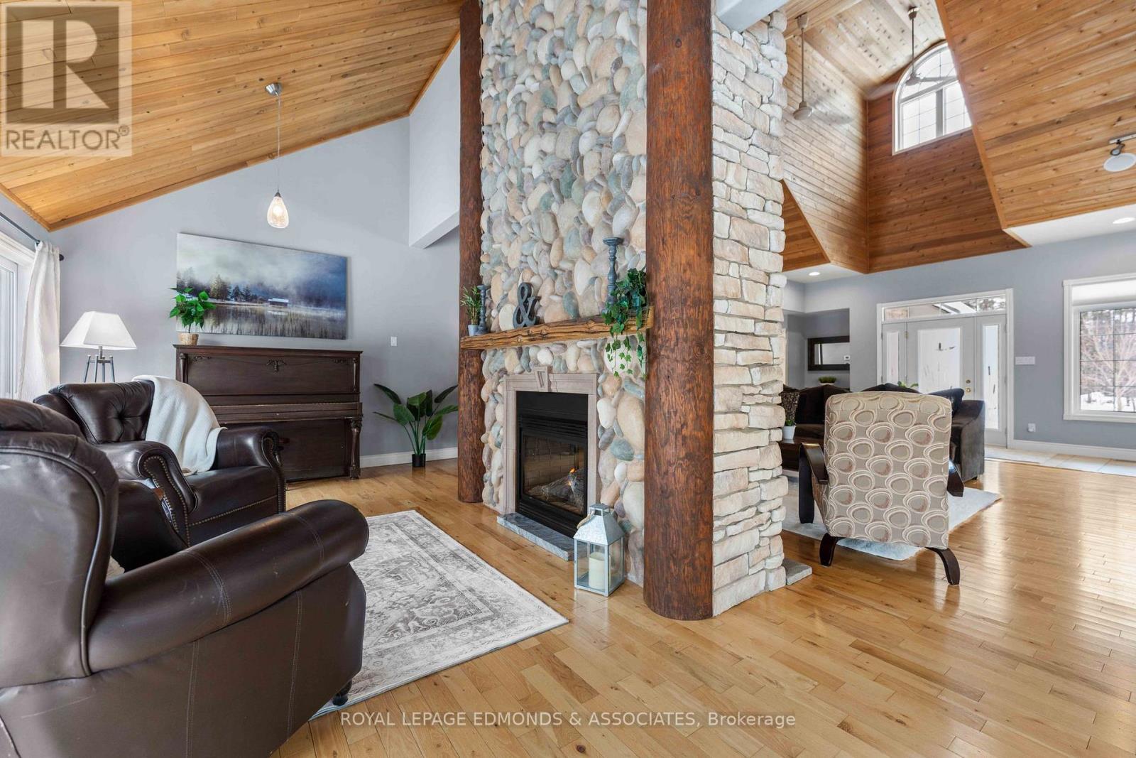 












50 BLUE DANUBE WAY

,
Laurentian Valley,




Ontario
K8A6W2

