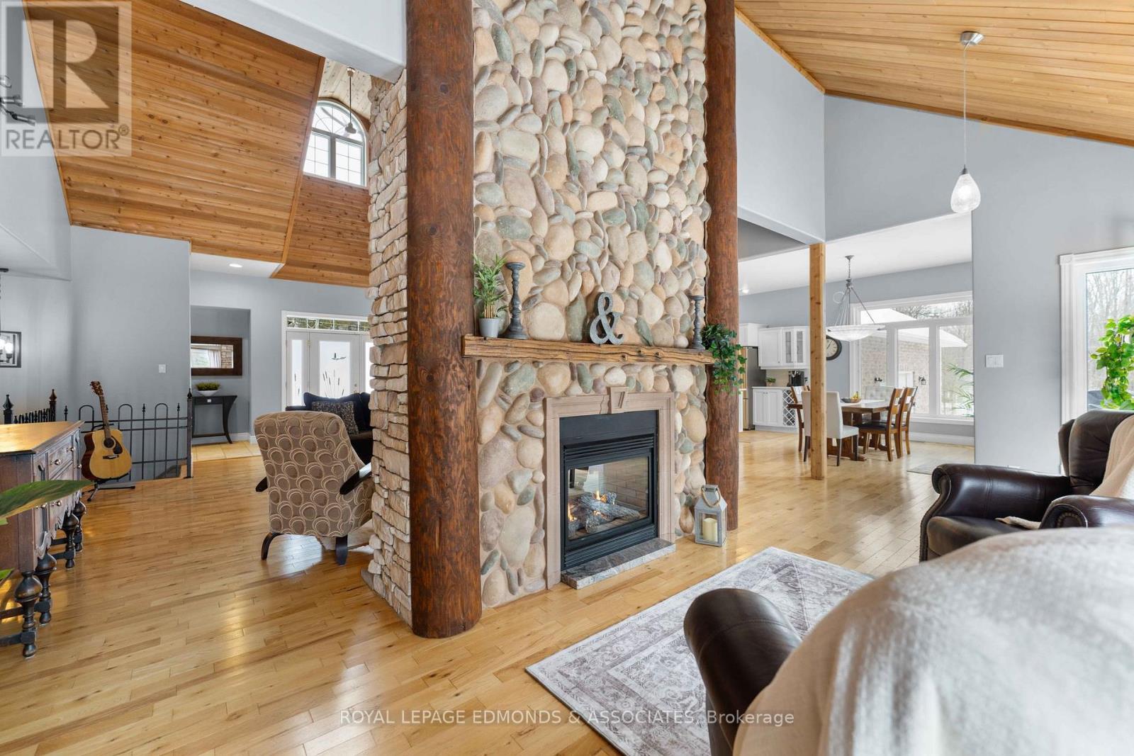 












50 BLUE DANUBE WAY

,
Laurentian Valley,




Ontario
K8A6W2

