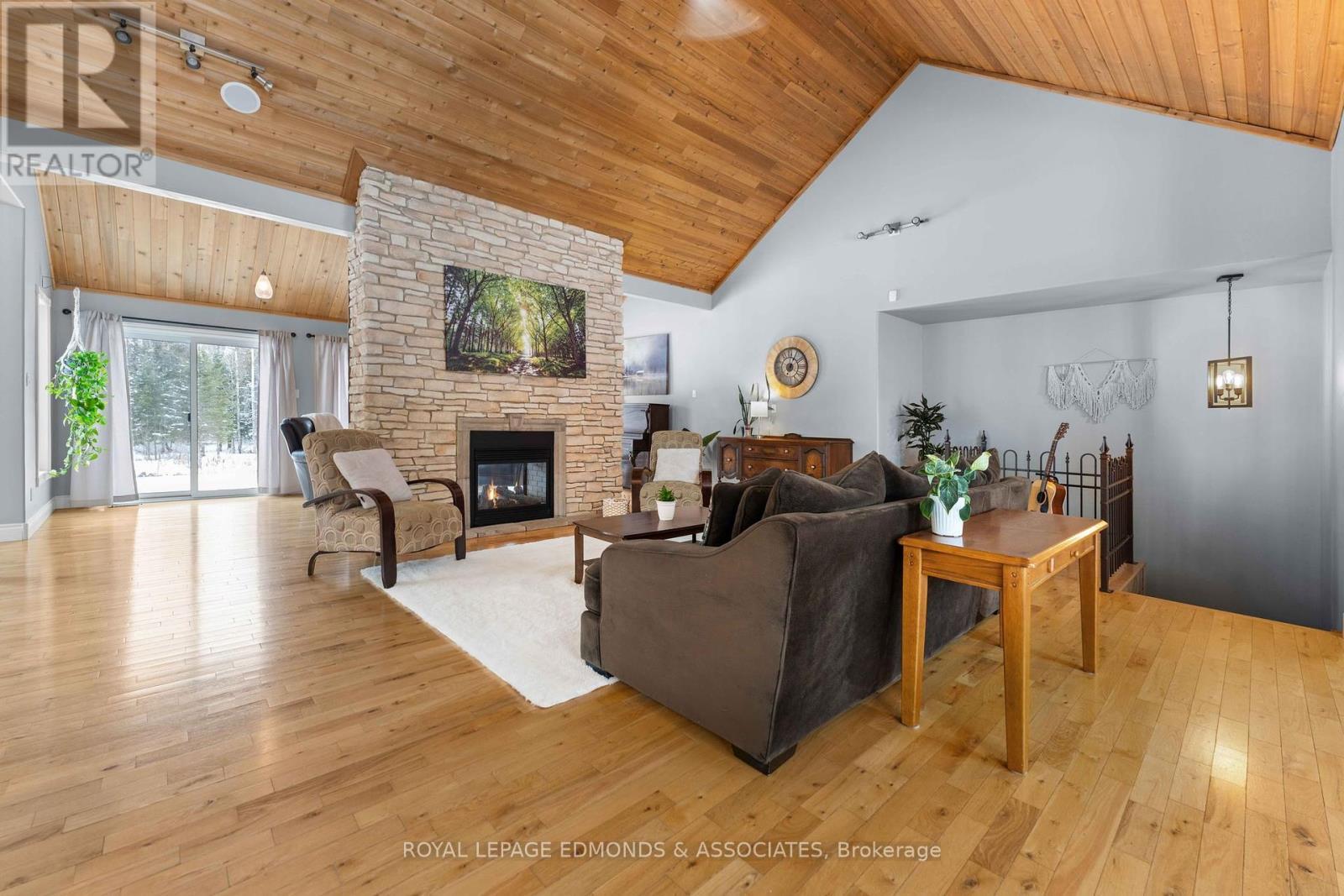 












50 BLUE DANUBE WAY

,
Laurentian Valley,




Ontario
K8A6W2

