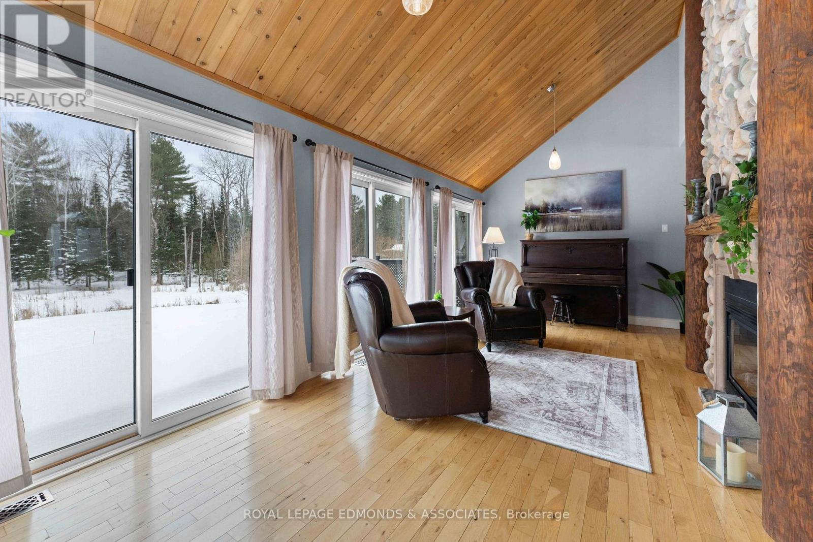 












50 BLUE DANUBE WAY

,
Laurentian Valley,




Ontario
K8A6W2

