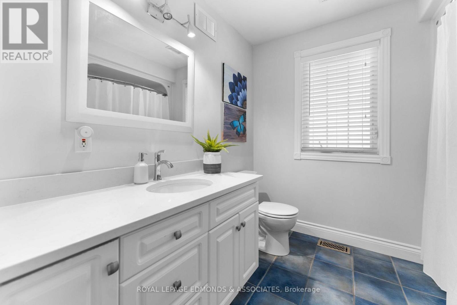 












50 BLUE DANUBE WAY

,
Laurentian Valley,




Ontario
K8A6W2

