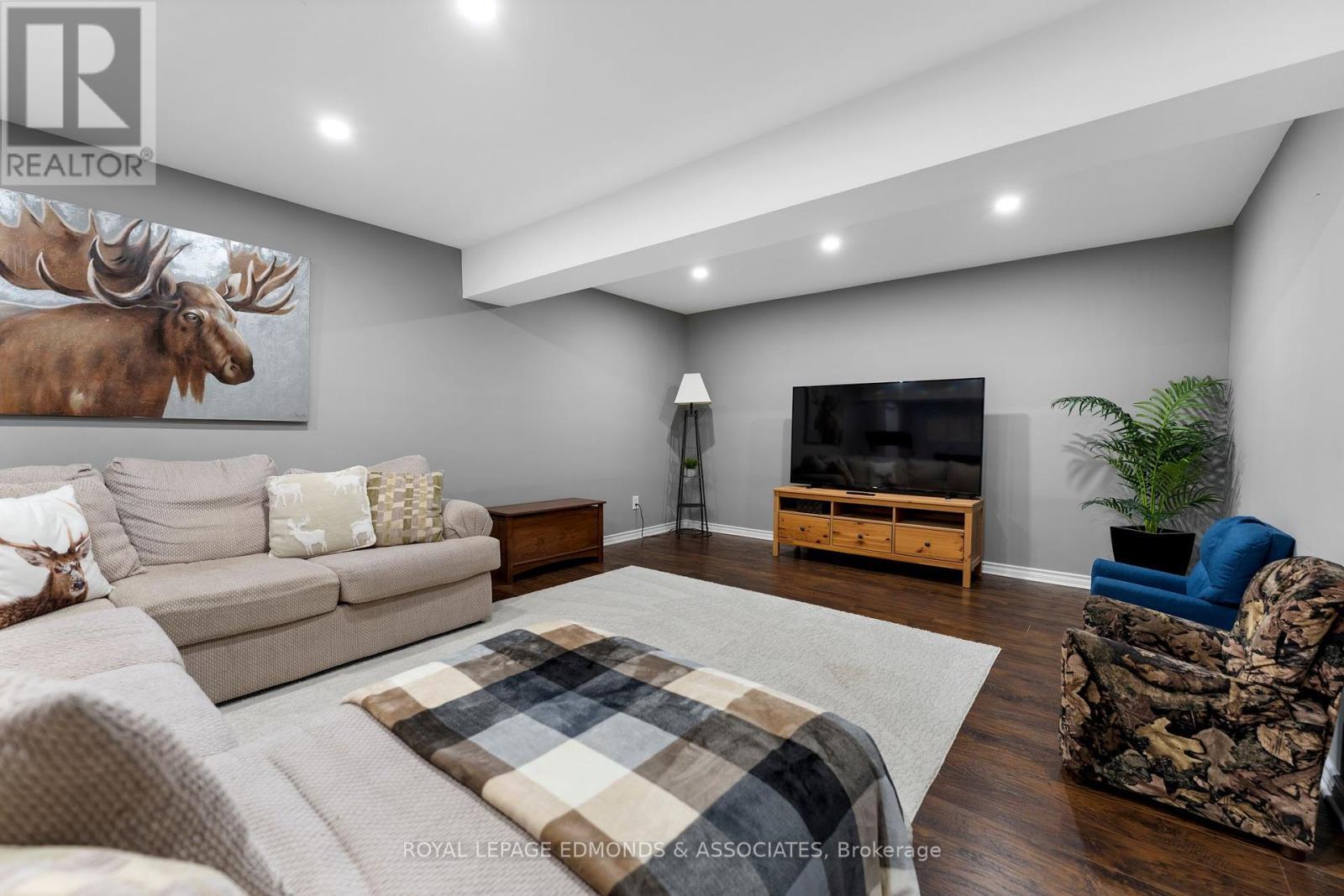 












50 BLUE DANUBE WAY

,
Laurentian Valley,




Ontario
K8A6W2

