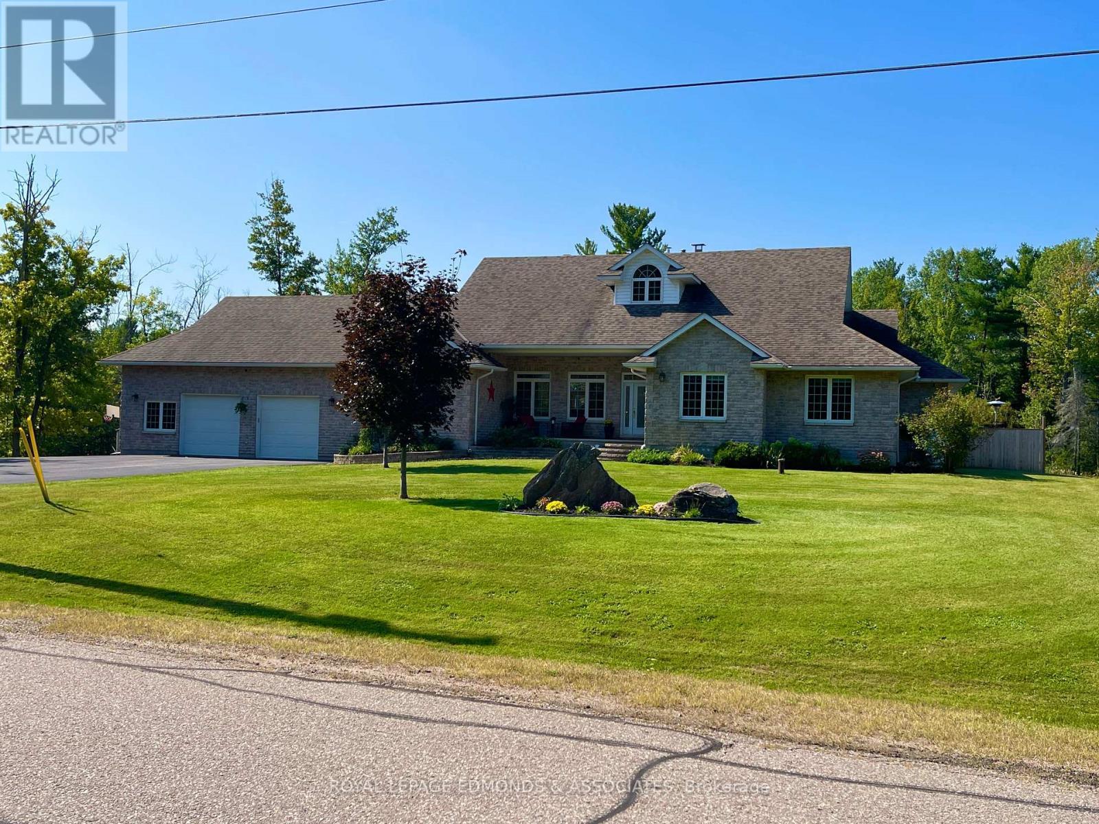 












50 BLUE DANUBE WAY

,
Laurentian Valley,




Ontario
K8A6W2

